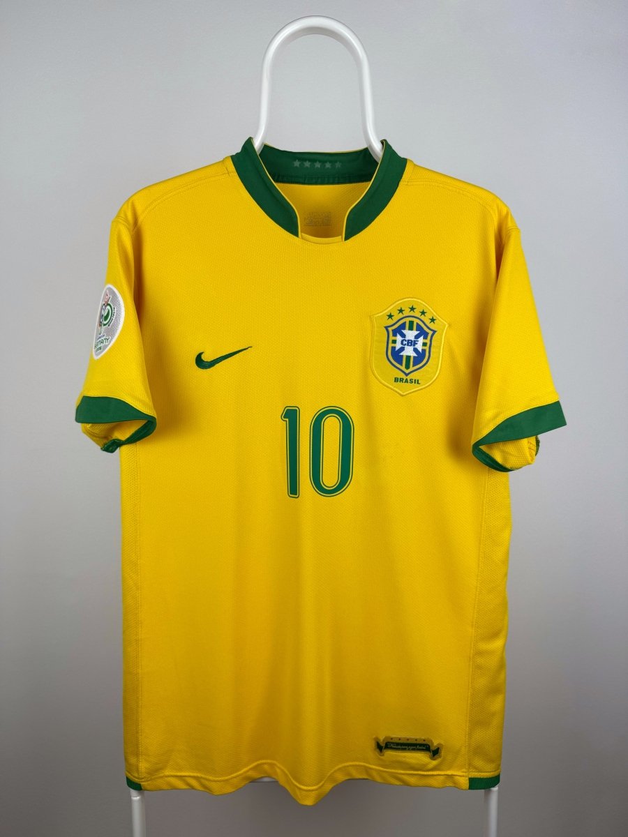Ronaldinho - Brasilien 2006 hjemmebane trΓΈje M π§π· Fodboldshoppen_dk 2
