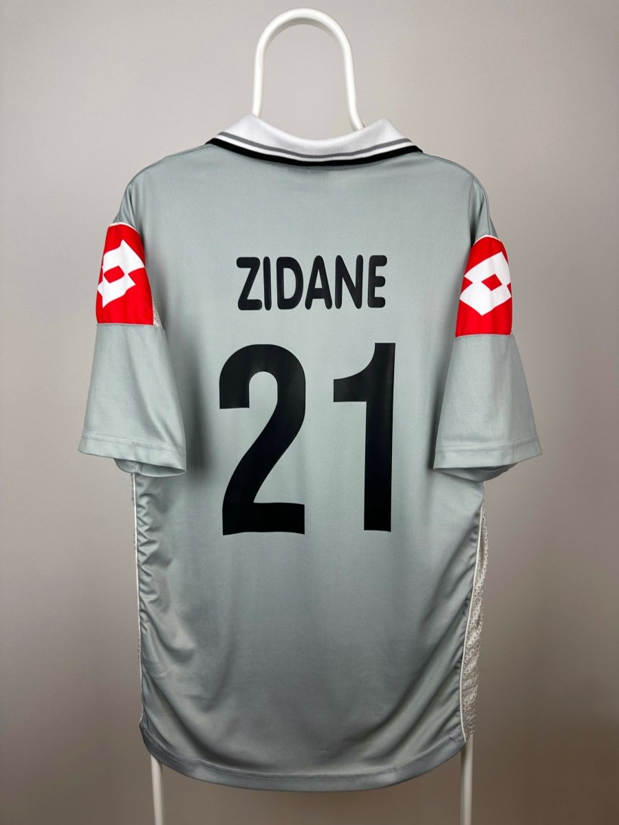 Zinedine Zidane - Juventus 2000/01 udebane trøje XL 🇫🇷 Fodboldshoppen_dk 1