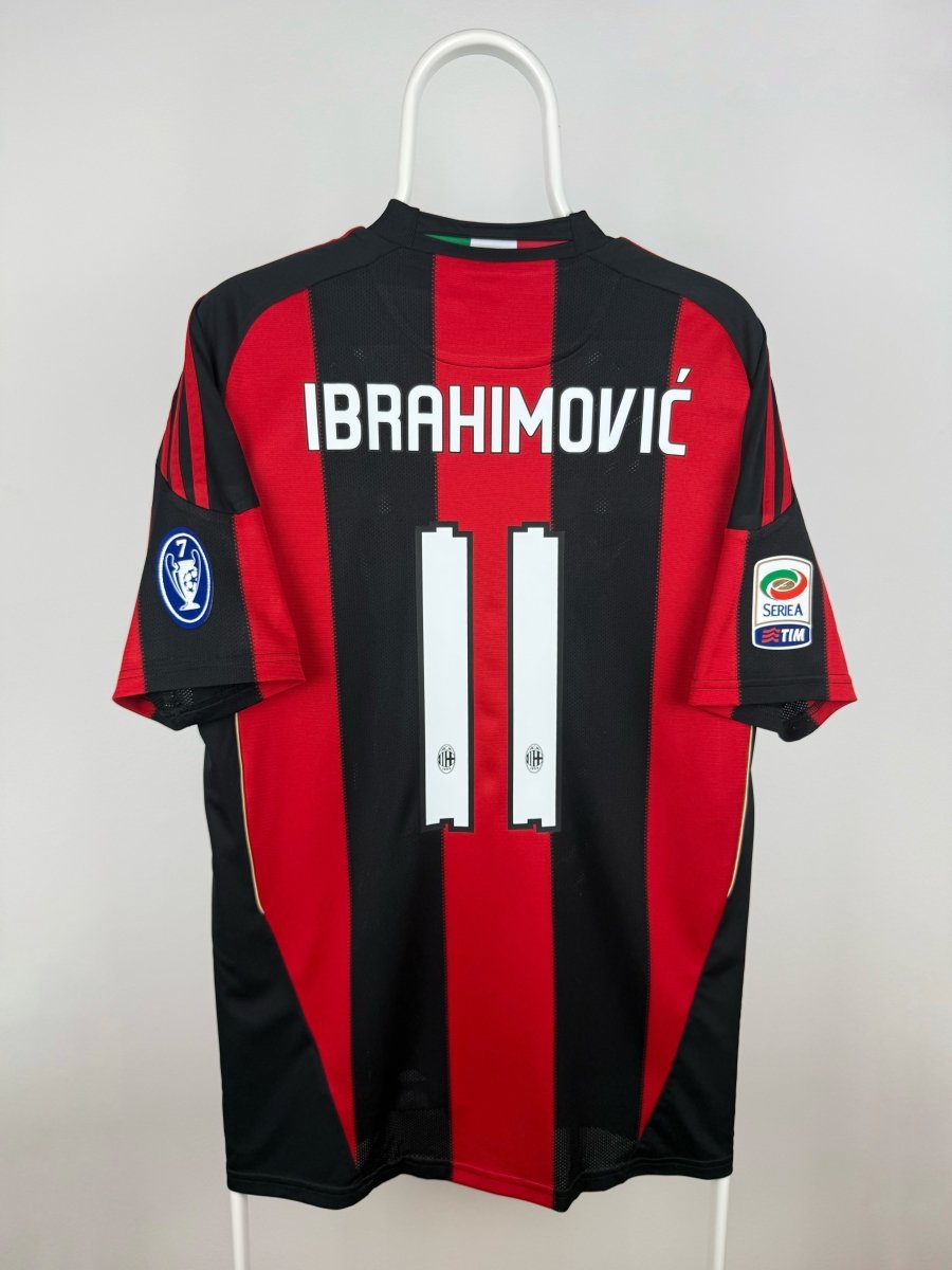 Zlatan Ibrahimovic - AC Milan 2010/11 hjemmebane trøje M 🇸🇪 Fodboldshoppen_dk 1