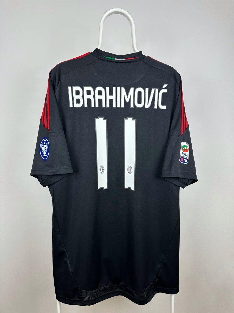 Zlatan Ibrahimovic - AC Milan 2010/11 udebane trøje XL 🇸🇪 Fodboldshoppen_dk 1